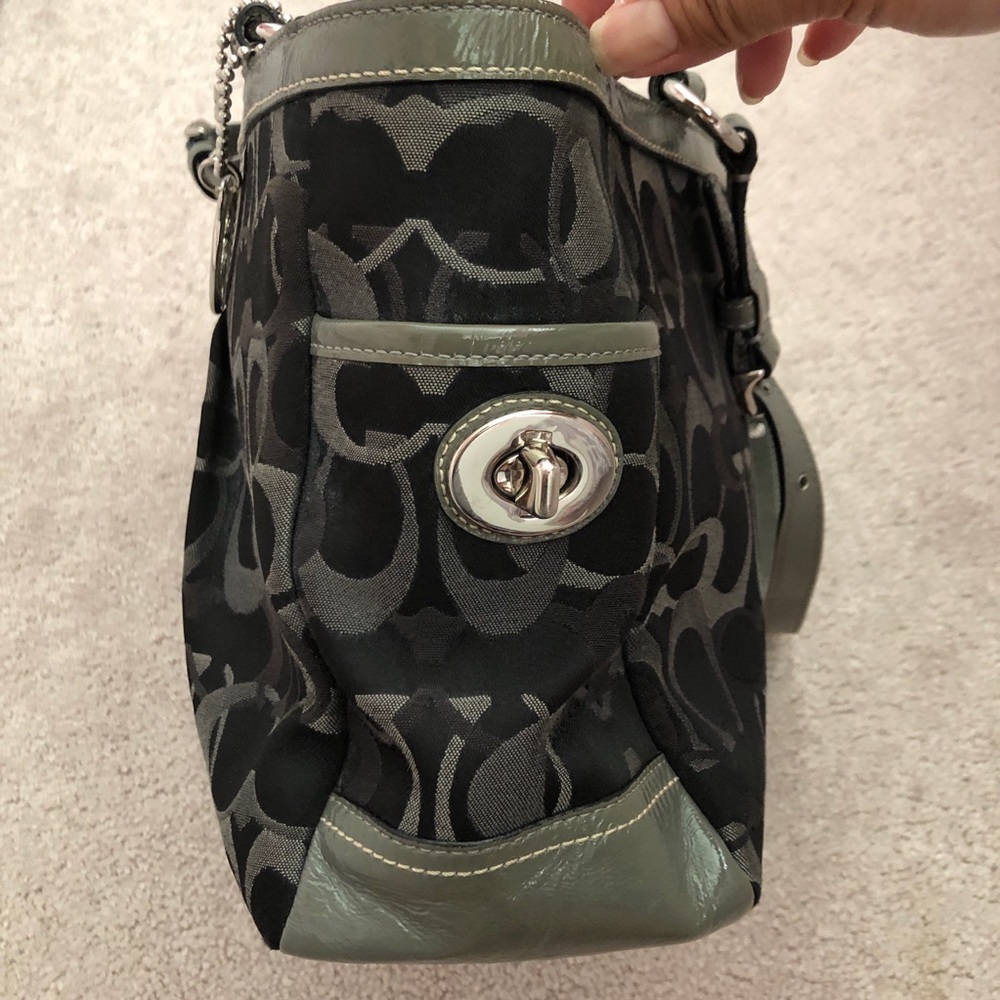Coach Optic Signature Handbag - Picture 8 of 9
